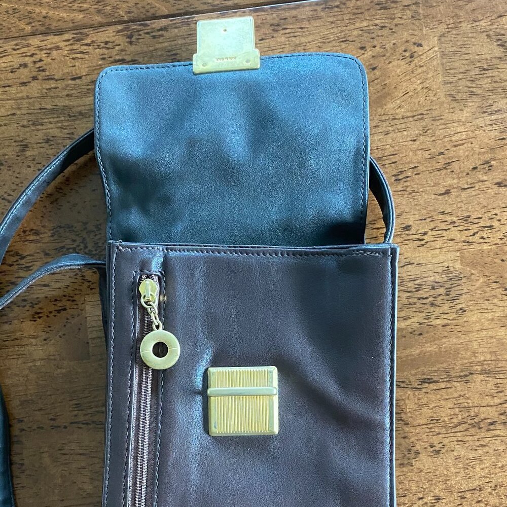 Made In Canada Leather Multi Compartment Crossbody Bag - Picture 4 of 16